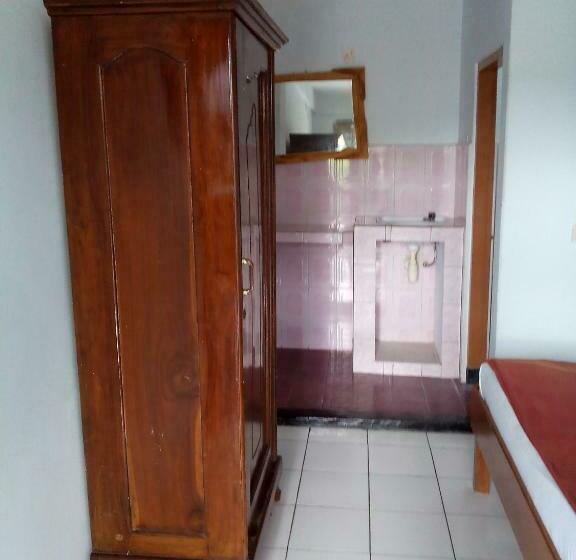 חדר אקונומי, Dupa