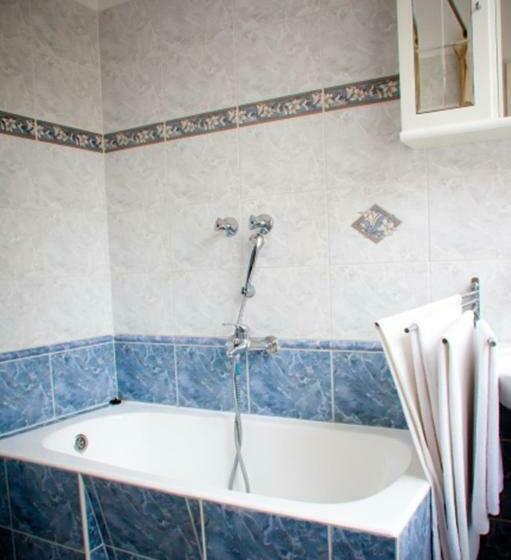 غرفة قياسية, Hárs Thermál