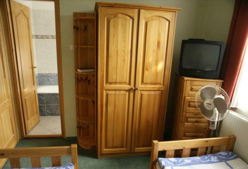 غرفة قياسية فردية, Hárs Thermál