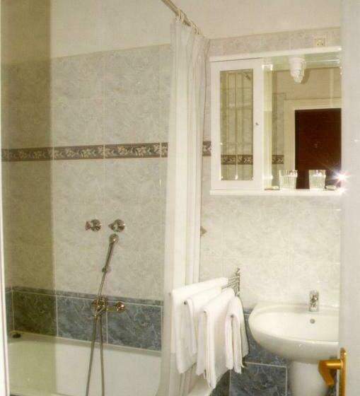 غرفة قياسية, Hárs Thermál