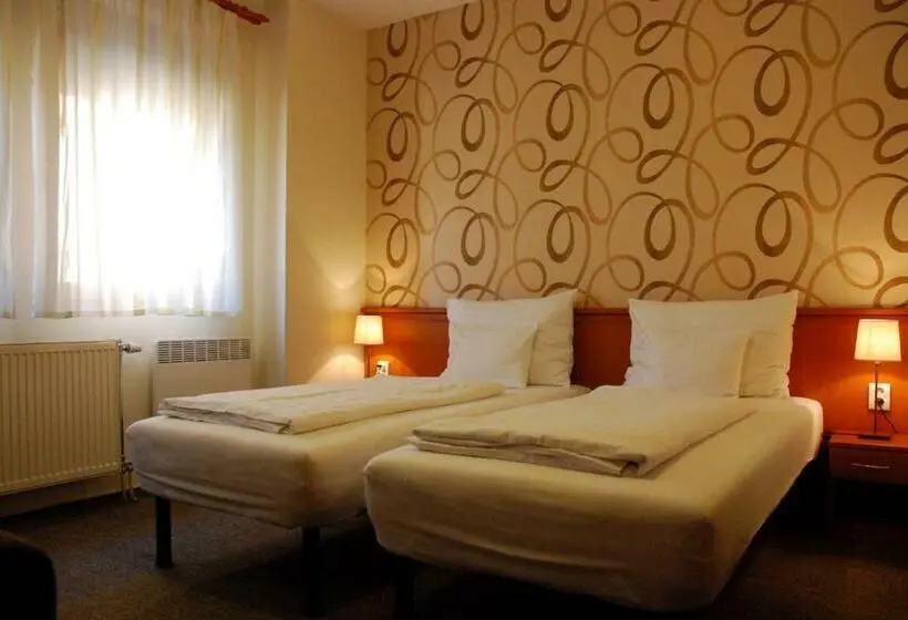3-Bett-Standardzimmer, König