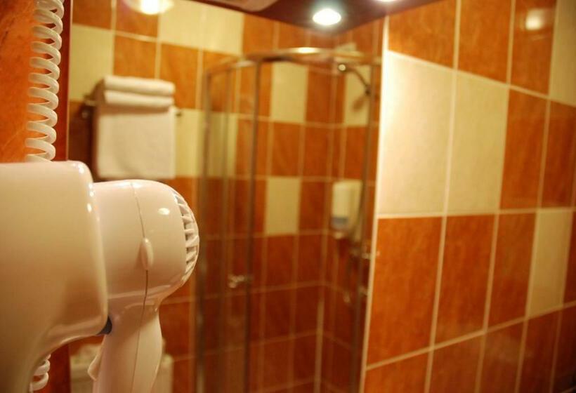 חדר סטנדרט לשלושה, König