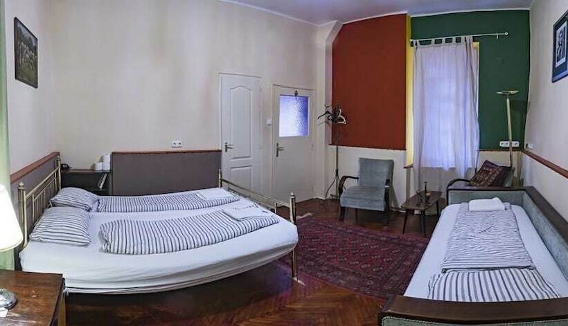 Háromágyas Standard Szoba, Santico Art Hotel And Hostel
