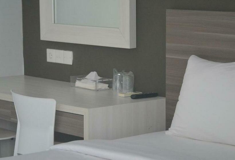 اتاق سوپریور, The Madeline