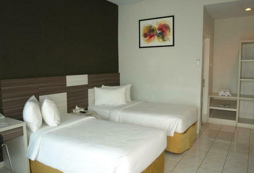 اتاق لوکس, The Madeline