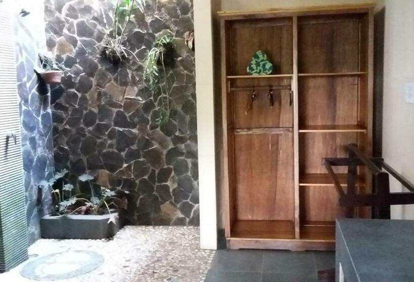 חדר סטנדרט לשלושה עם מרפסת, Villa Dua Bintang