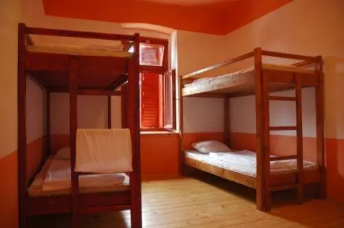 Standard Neljän Hengen Huone, Hullam Hostel