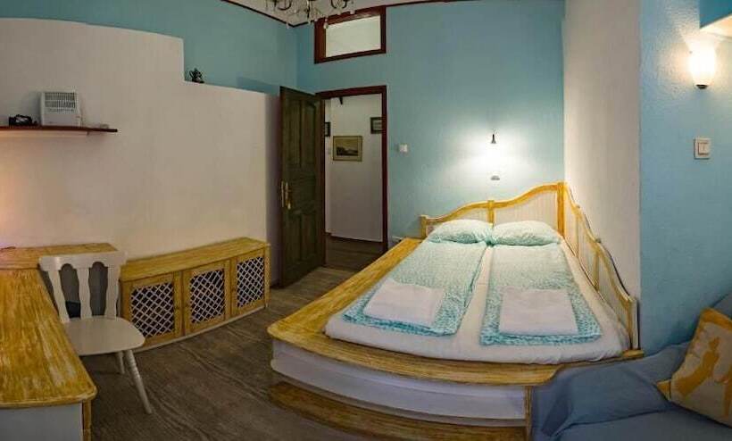 Номер Стандарт Совместная Ванная, Santico Art Hotel And Hostel