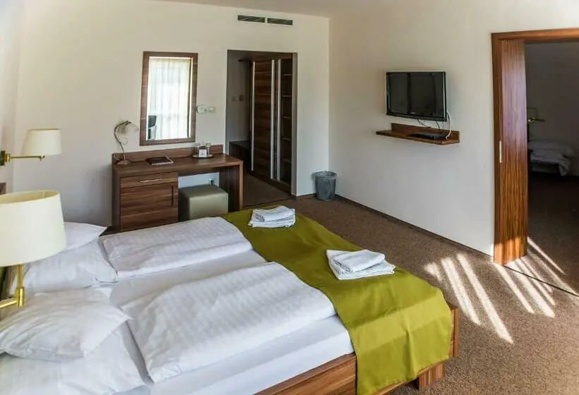 Perhehuone, Simbad Hotel & Bar Superior