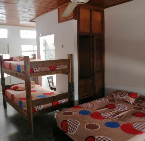 חדר דלוקס, Low Cost