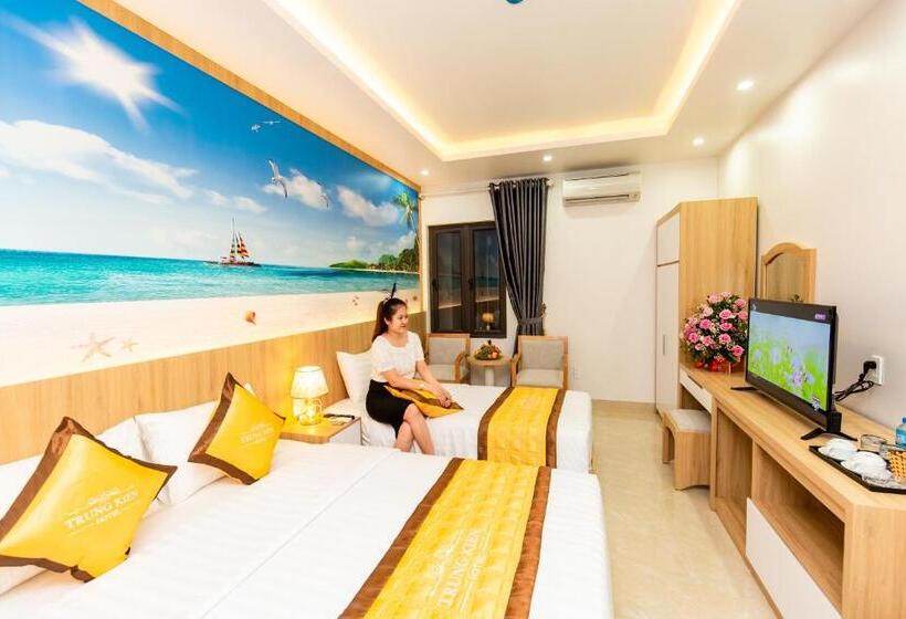 اتاق لوکس سه تخته, Trung Kiên