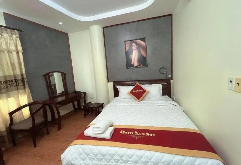 اتاق لوکس, Nam Sơn