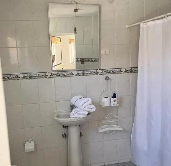 スタンダードトリプルルーム, Hostal Villa Italo
