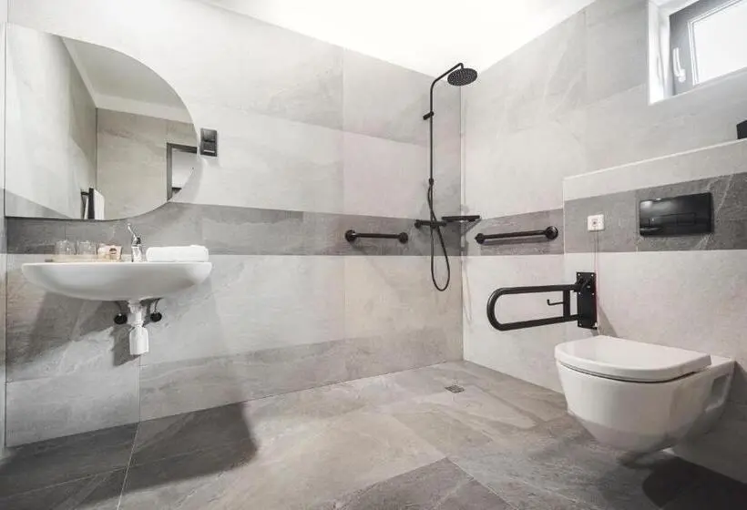 身障者適用スタンダードルーム, Mediterraneo Luxury Room Esztergom