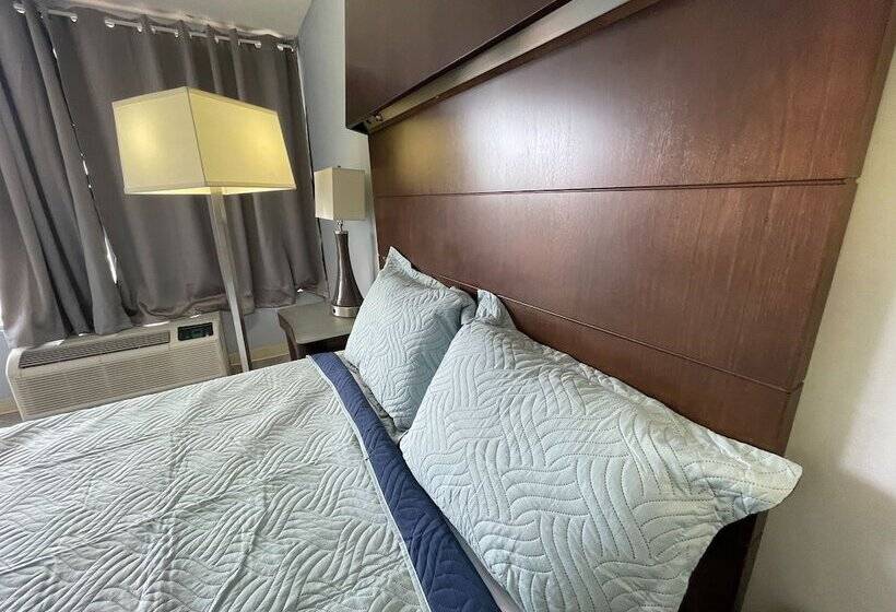 חדר סטנדרט שתי מיטות זוגיות, Lamplighter Inn By Oyo Charlotte Airport Area