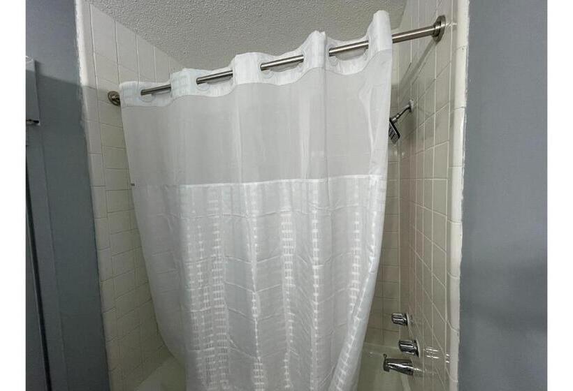 חדר סטנדרט יחיד, Lamplighter Inn By Oyo Charlotte Airport Area