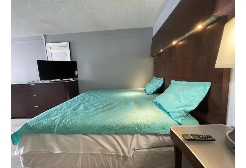 キングサイズベッドのスタンダードルーム, Lamplighter Inn By Oyo Charlotte Airport Area