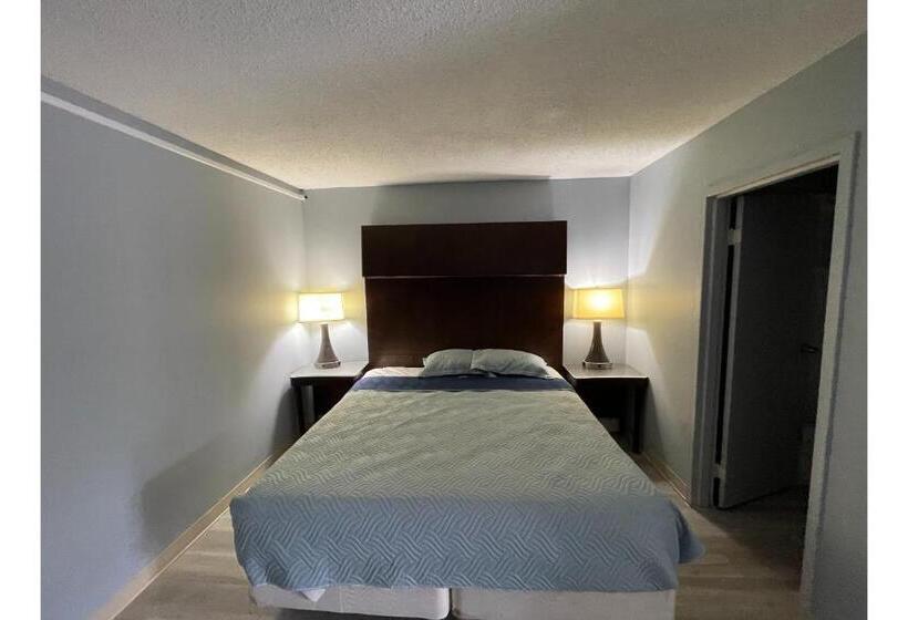 스탠다드 룸 킹사이즈 침대, Lamplighter Inn By Oyo Charlotte Airport Area