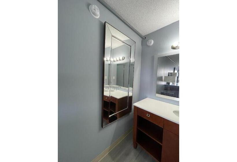 스탠다드 룸 더블 침대 2개, Lamplighter Inn By Oyo Charlotte Airport Area