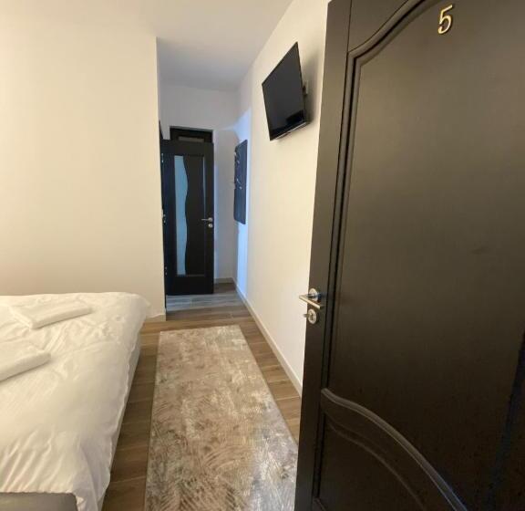 スタンダードルーム, Modern House