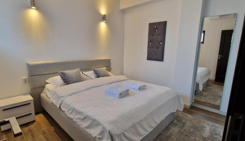 スタンダードルーム, Modern House