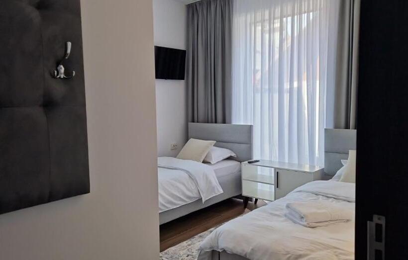 スタンダードルーム, Modern House