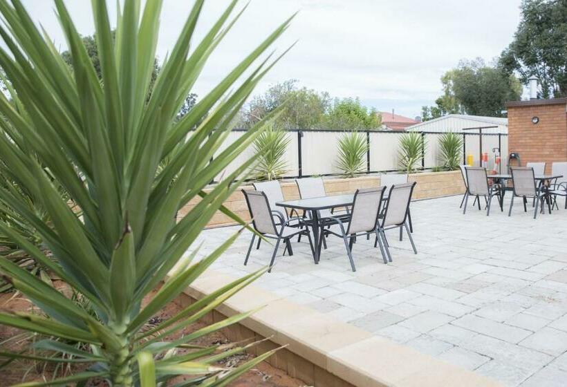 Quarto Economy, Charleville Motel