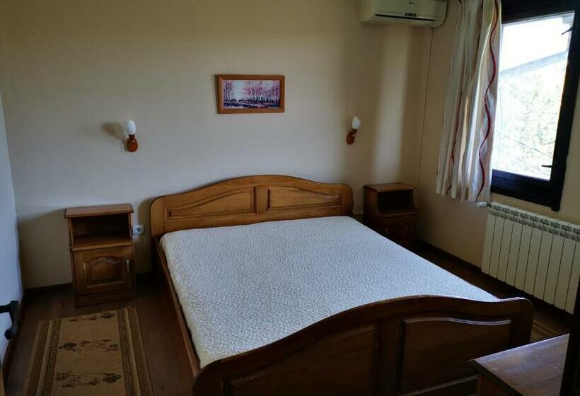 اتاق استاندارد با چشم‌انداز باغ, Family Hotel Arbanashka Sreshta