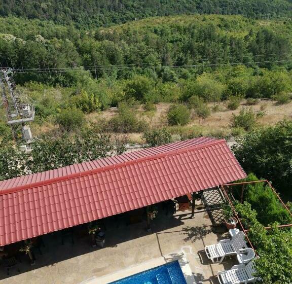 Студио Стандарт Вид на Бассейн, Family Hotel Arbanashka Sreshta