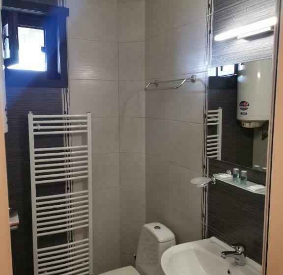 استودیو استاندارد با چشم‌انداز استخر, Family Hotel Arbanashka Sreshta