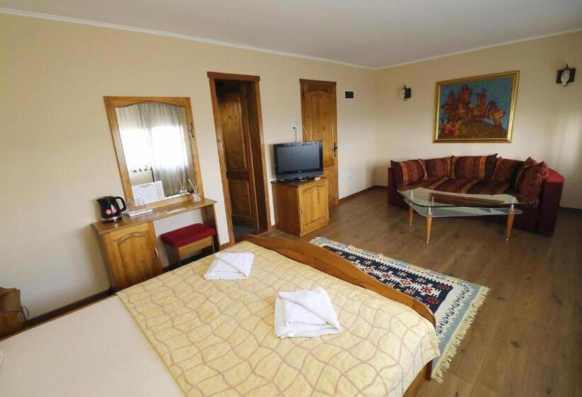 استودیو استاندارد با چشم‌انداز استخر, Family Hotel Arbanashka Sreshta