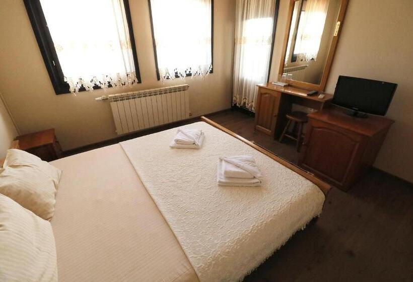 Quarto Estandar com Sacada, Family Hotel Arbanashka Sreshta