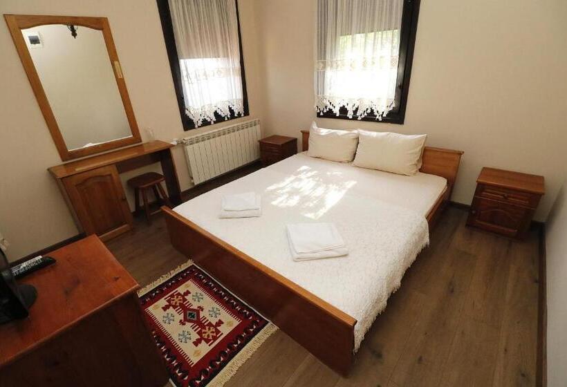 Номер Стандарт Вид на Сад, Family Hotel Arbanashka Sreshta