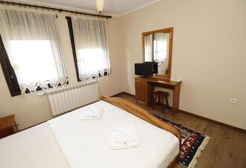 Quarto Estandar Vista Jardim, Family Hotel Arbanashka Sreshta