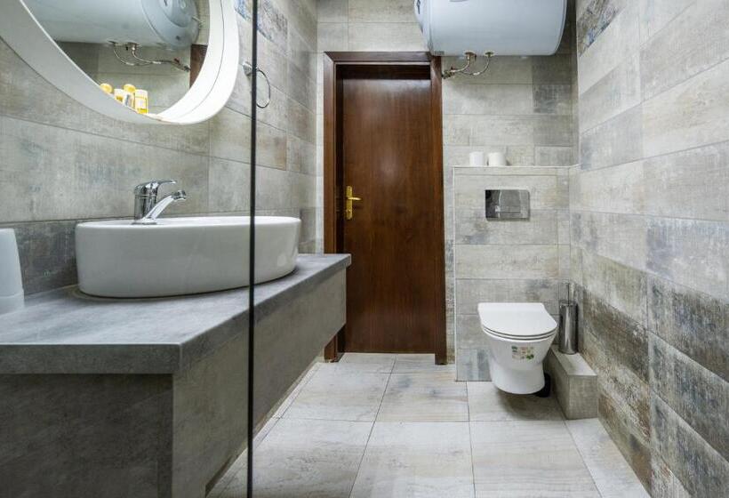 דירת חדר, Family Hotel Central