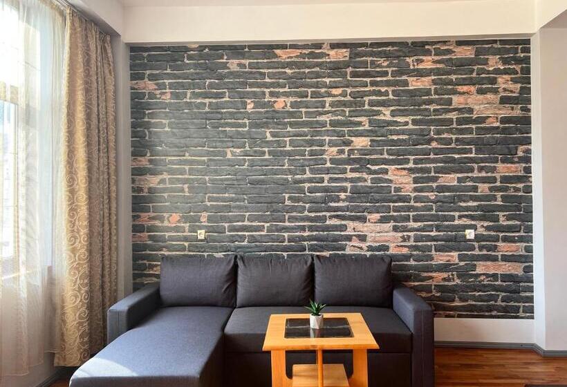 דירת חדר, Family Hotel Central