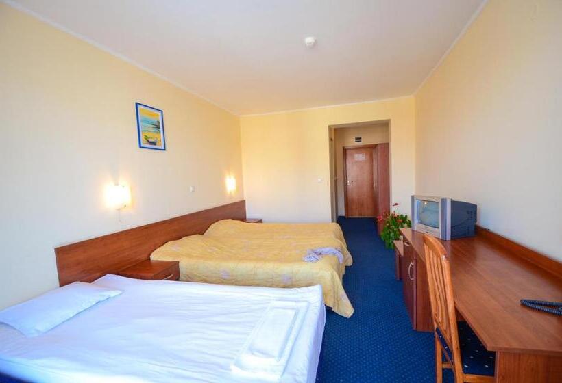 Трехместный Номер Стандарт с Балконом, Family Hotel Eliri