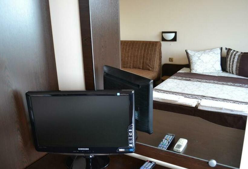 Номер Стандарт с Балконом, Family Hotel Saint George