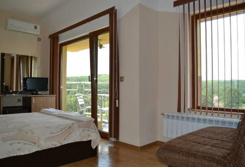 Номер Стандарт с Балконом, Family Hotel Saint George