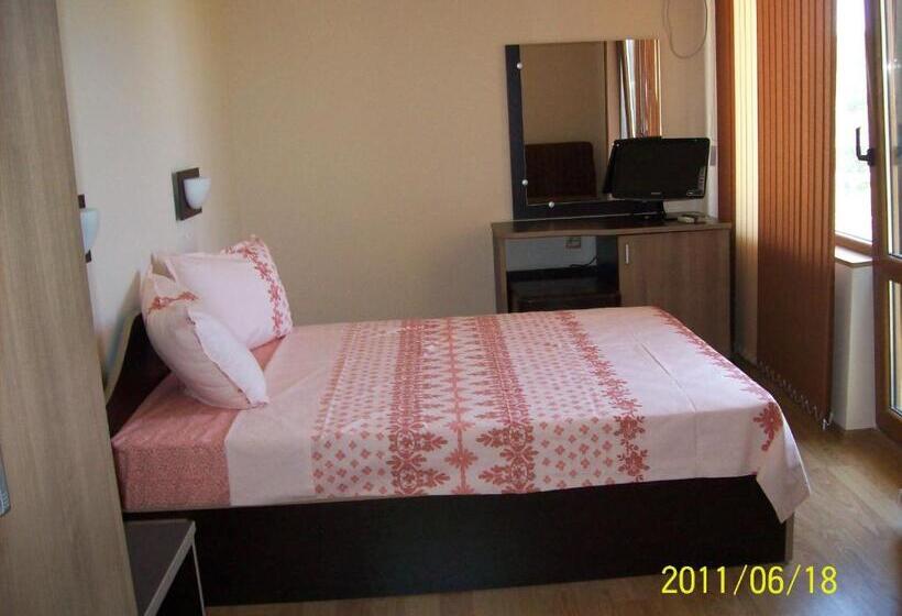 Номер Стандарт с Балконом, Family Hotel Saint George
