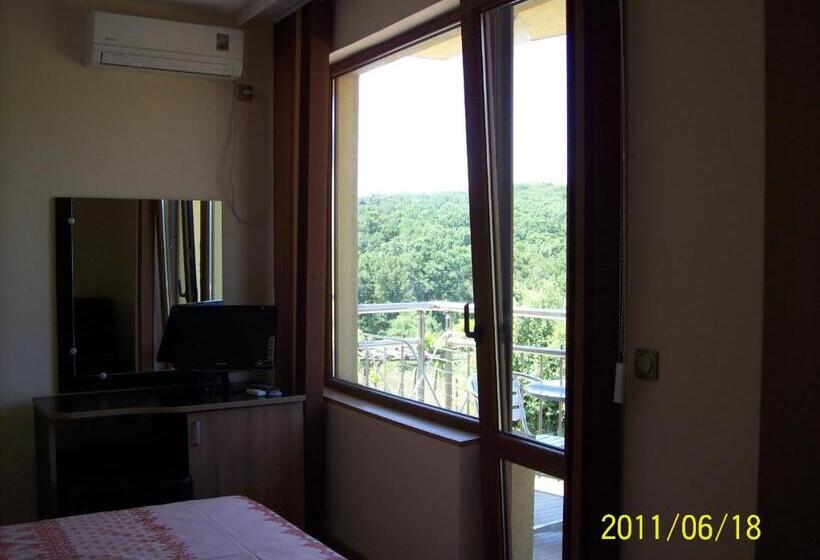 Номер Стандарт с Балконом, Family Hotel Saint George