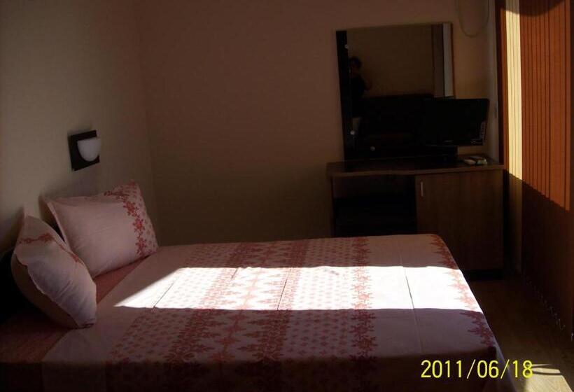 Номер Стандарт с Балконом, Family Hotel Saint George