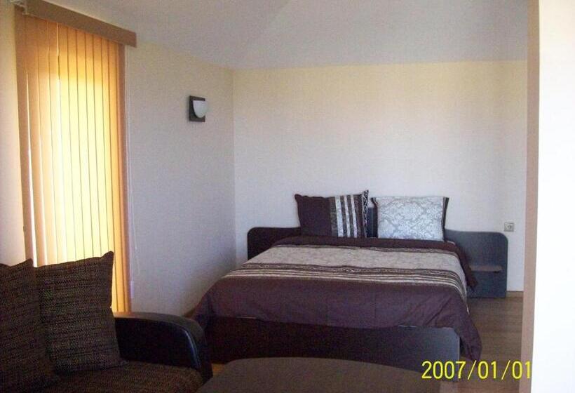 Студио Стандарт с Балконом, Family Hotel Saint George