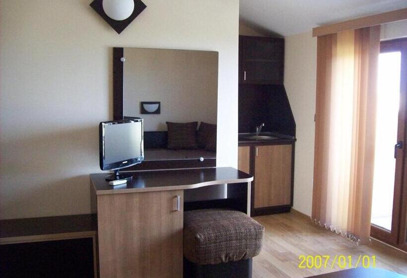 Студио Стандарт с Балконом, Family Hotel Saint George