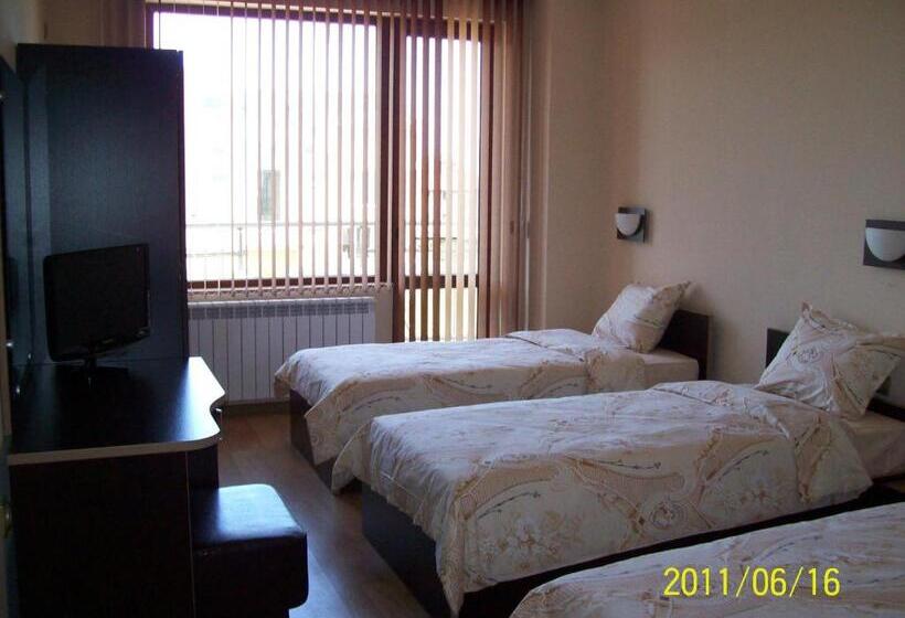 Номер Стандарт Трехместный, Family Hotel Saint George