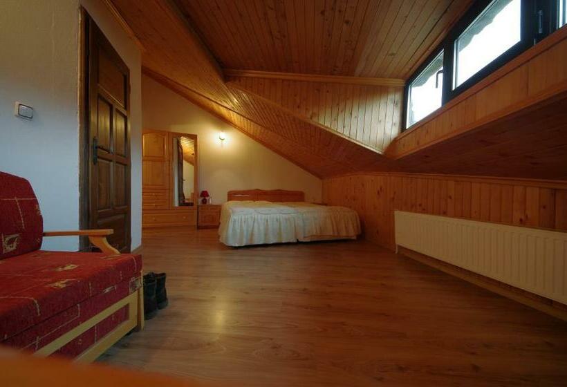 חדר פנטהאוז, Art M Gallery