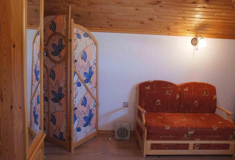 펜트하우스 룸, Art M Gallery