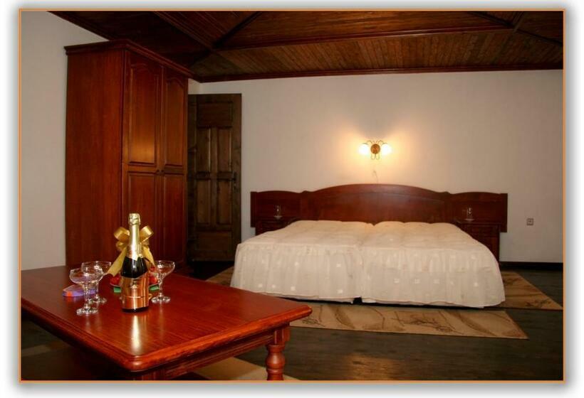 컴포트 룸, Art M Gallery