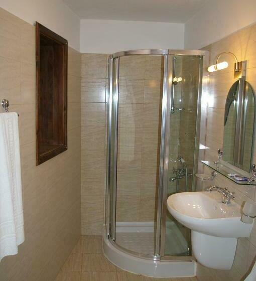 חדר קומפורט, Art M Gallery