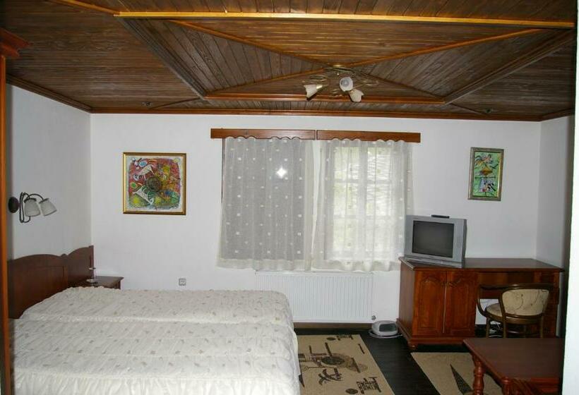 חדר קומפורט, Art M Gallery